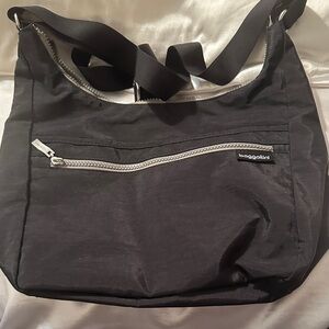Baggallini black shoulder/crossbody bag